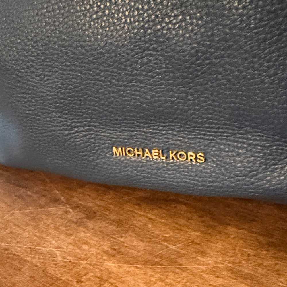 Michael Kors Navy Pebbled Leather Shoulder Bag - Picture 2 of 10